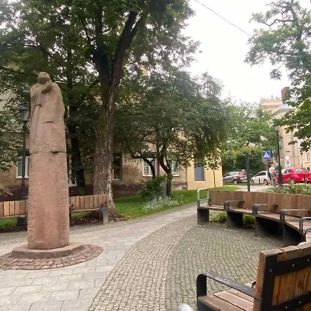 Apartment вірменська 14 центр не далеко від ж д вокзалу звітні документи *