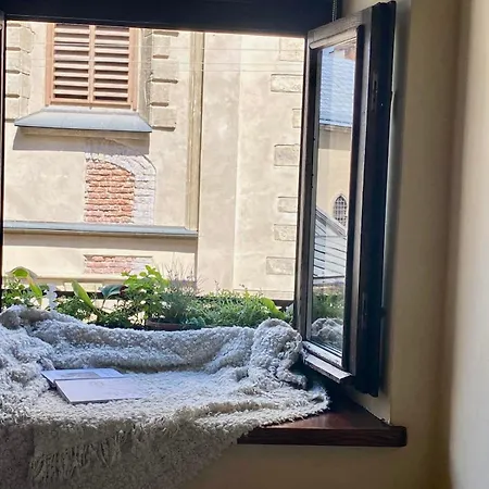 Apartment вірменська 14 центр не далеко від ж д вокзалу звітні документи *