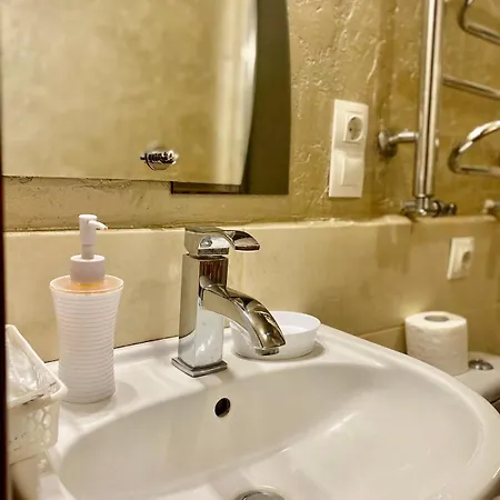 Apartamento вірменська14 центр не далеко від ж д вокзалу звітні документи