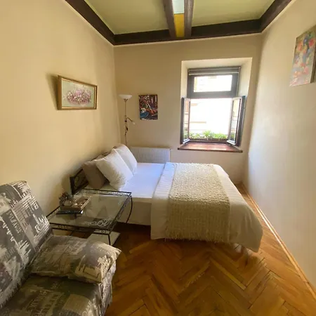 Apartamento вірменська14 центр не далеко від ж д вокзалу звітні документи