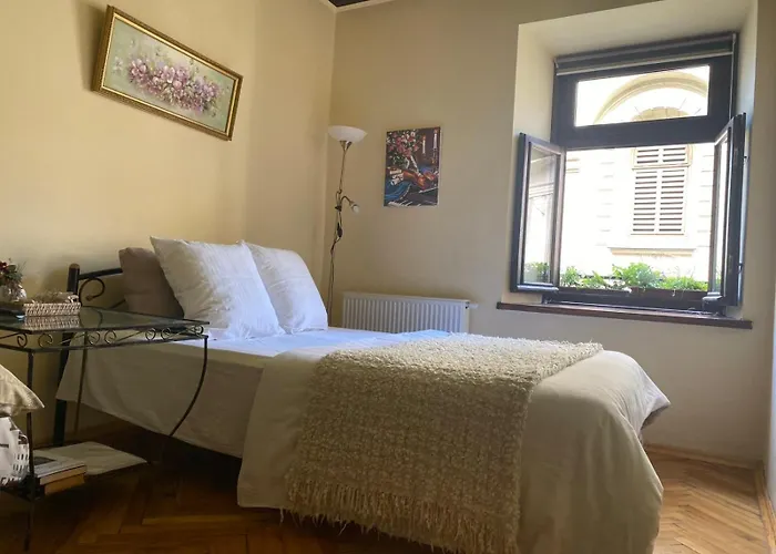 Apartamento вірменська14 центр не далеко від ж д вокзалу звітні документи *